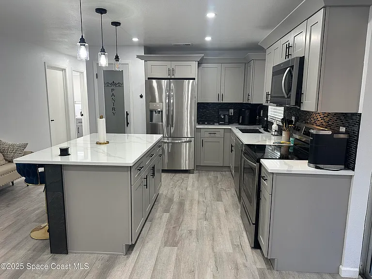3782 Catalina Dr — Photo 6