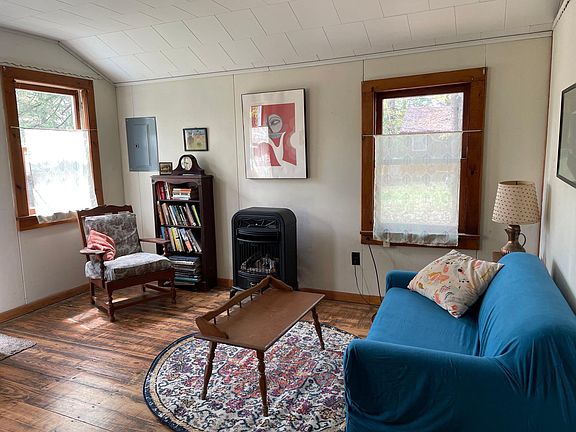 4th image of 89 E Thompson Pl