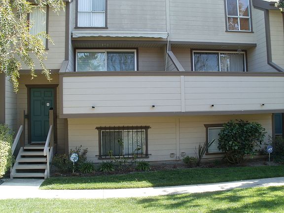 2nd image of 5811 Woodman Ave APT 12