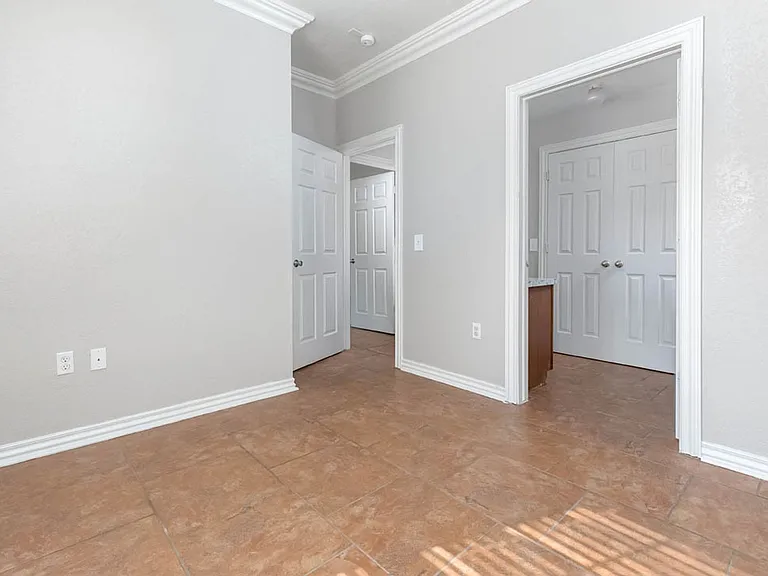 Meridian Place Apartments — Photo 40