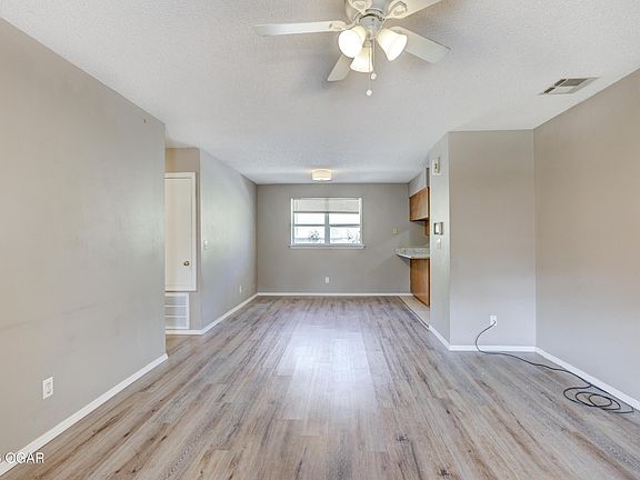 3rd image of 3812 N Indiana Ave