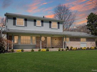 2006 Chalet Dr, Rochester Hills, MI 48309