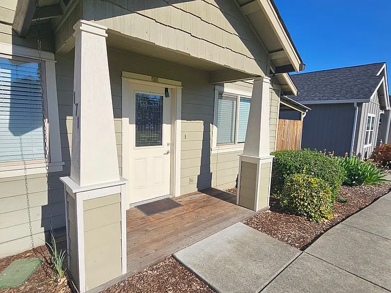 171 Mellecker Way — Photo 2