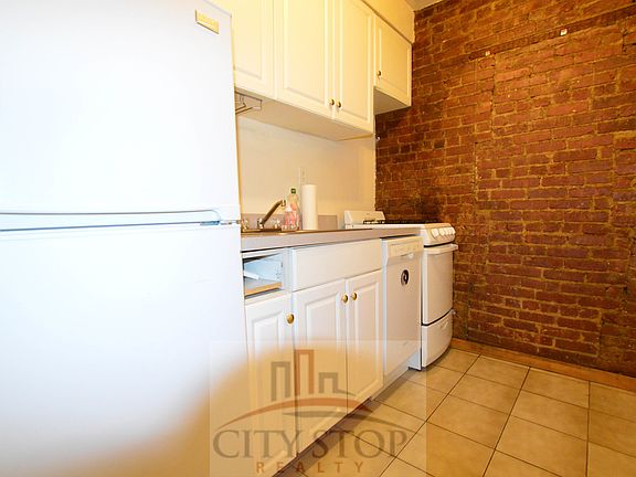 3rd image of 55 W 74th St APT 4