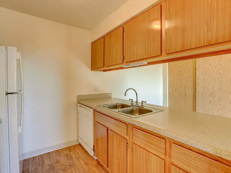 Americana Lakewood Apartments — Photo 15