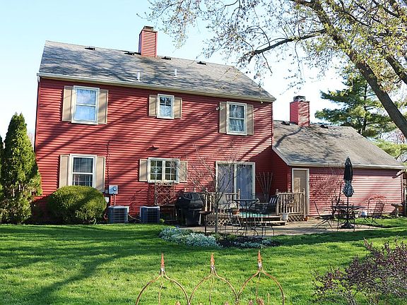 3rd image of 785 Oak Knoll Dr