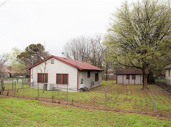 2nd image of 101 E Walnut Dr
