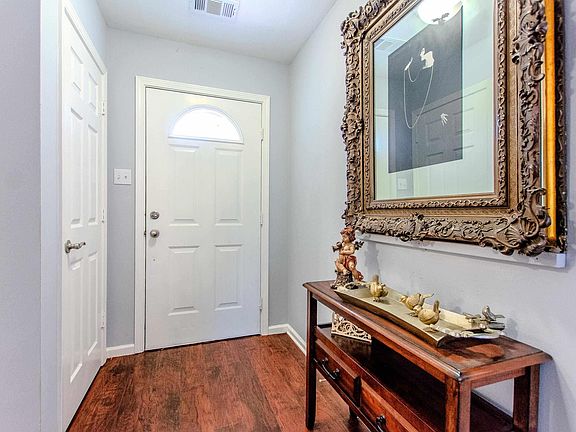 4th image of 22 Twin Lakes Dr