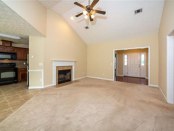 3rd image of 51 Lincolnshire Ln