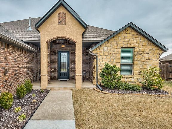 2nd image of 104 Old Home Pl
