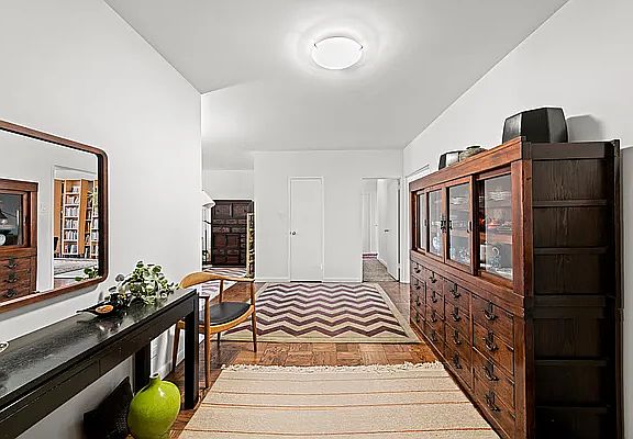 4th image of 150 E 69th St APT 16G