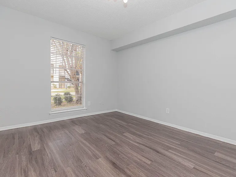 Galleria Flats Apartments — Photo 27