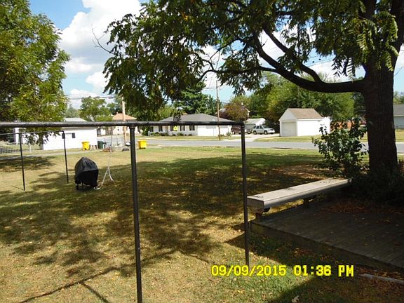 5th image of 100 4th Ave SW