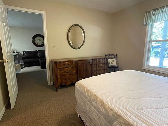 3rd image of 125 Mountain Home St #B
