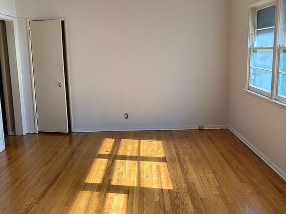 5th image of 11666 Magnolia Blvd #2