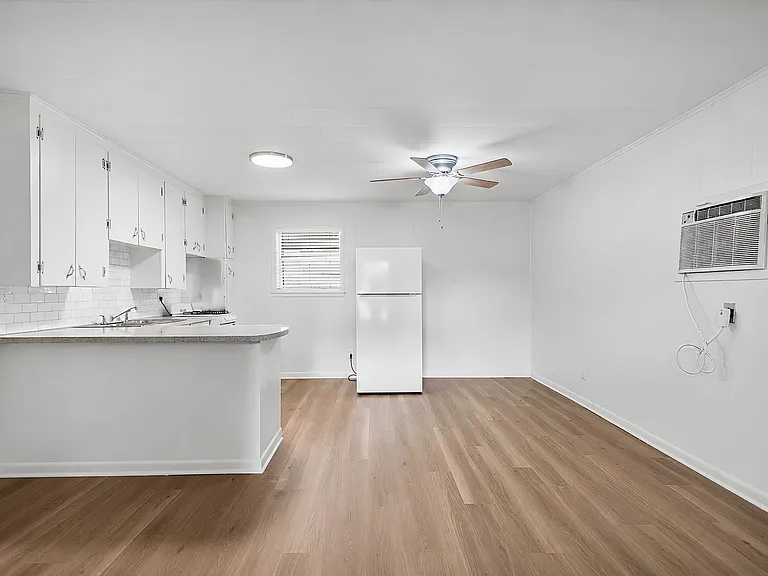 Villa North Apartments - 1 bedroom apartment — Photo 26