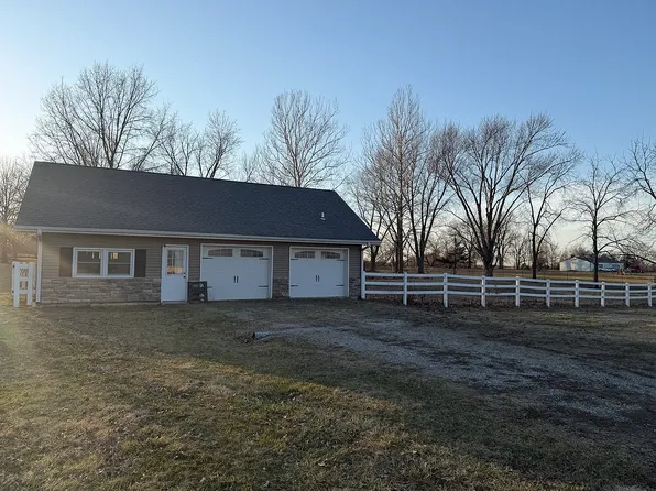 12401 Stable Dr, New London, MO 63459