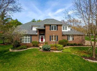 2220 Saint Andrews Cir, Bettendorf, IA