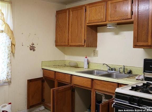 5th image of 2152 Texas Ave
