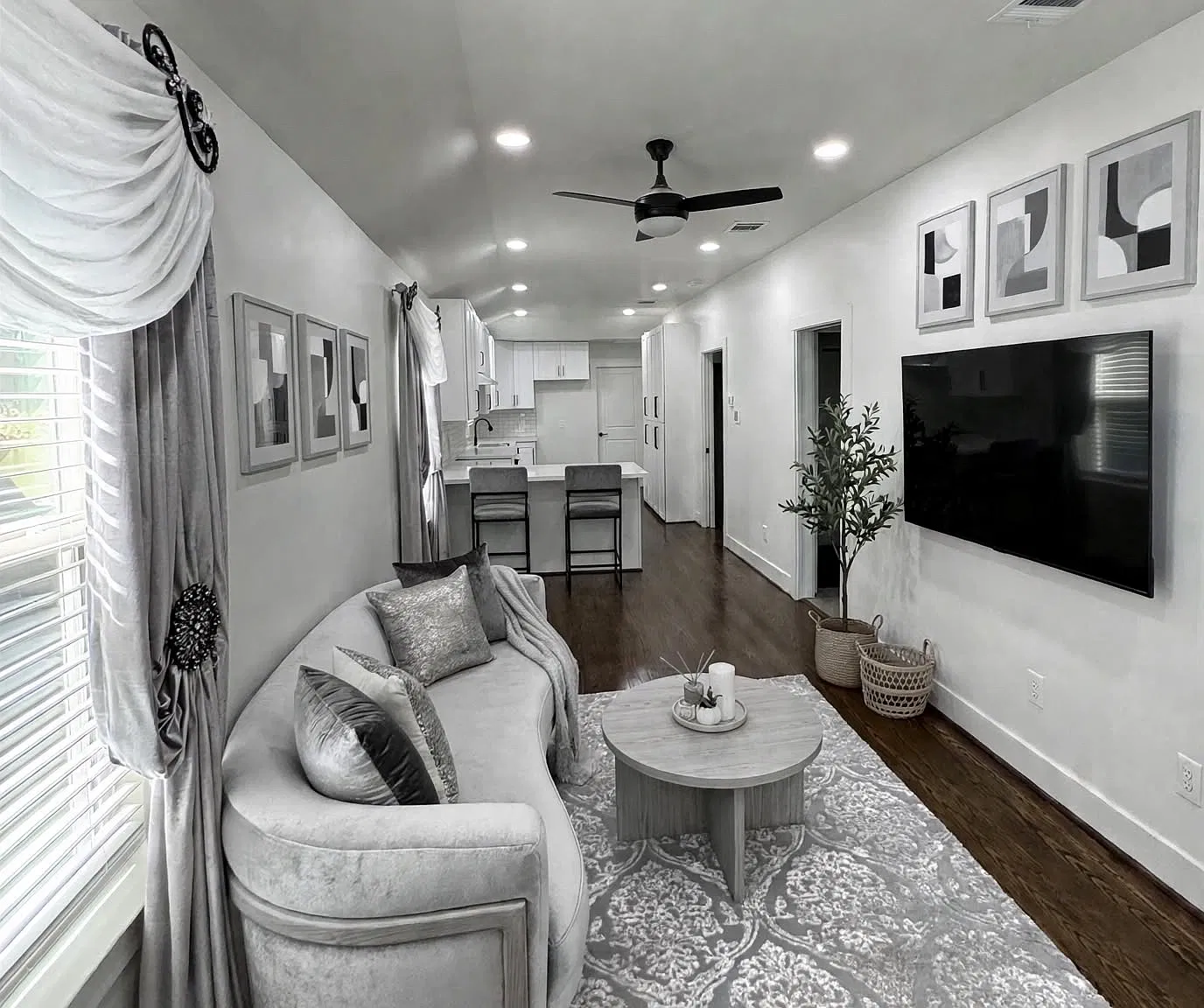 1614 Edwards St — Photo 3