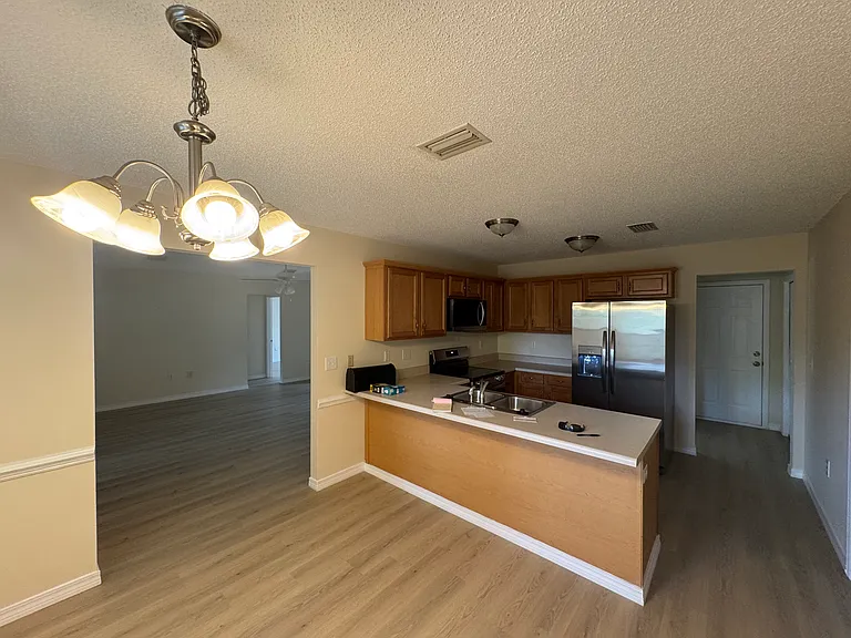 7558 Elizabeth Dr — Photo 23