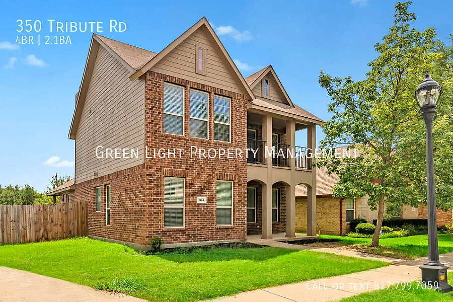 Spacious 4-bd, 2.5-ba home in Lancaster — Photo 2