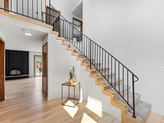 3rd image of 1936 Cypress Pl