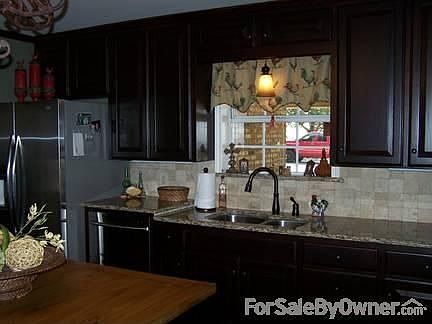 Kitchen 3
						:
						Endless drawers and cabinets in kitchen!