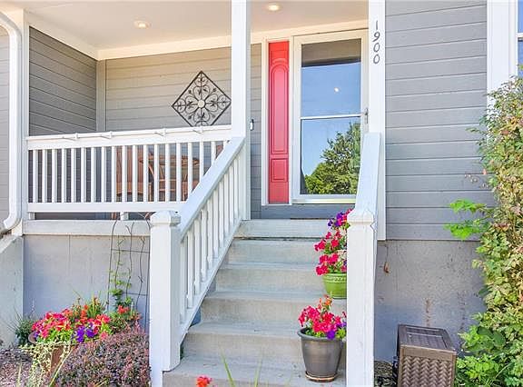 3rd image of 1900 NW Harbor Pl