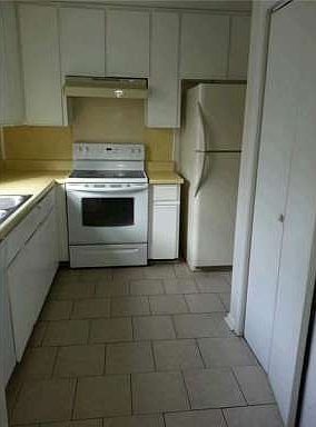 3rd image of 1495 Bentley Ln