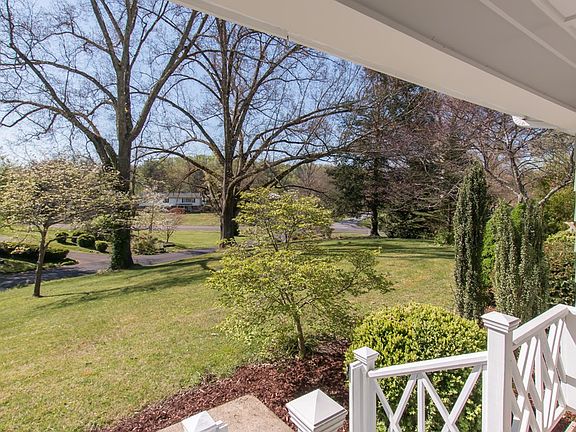 3rd image of 211 Pinecrest Ln
