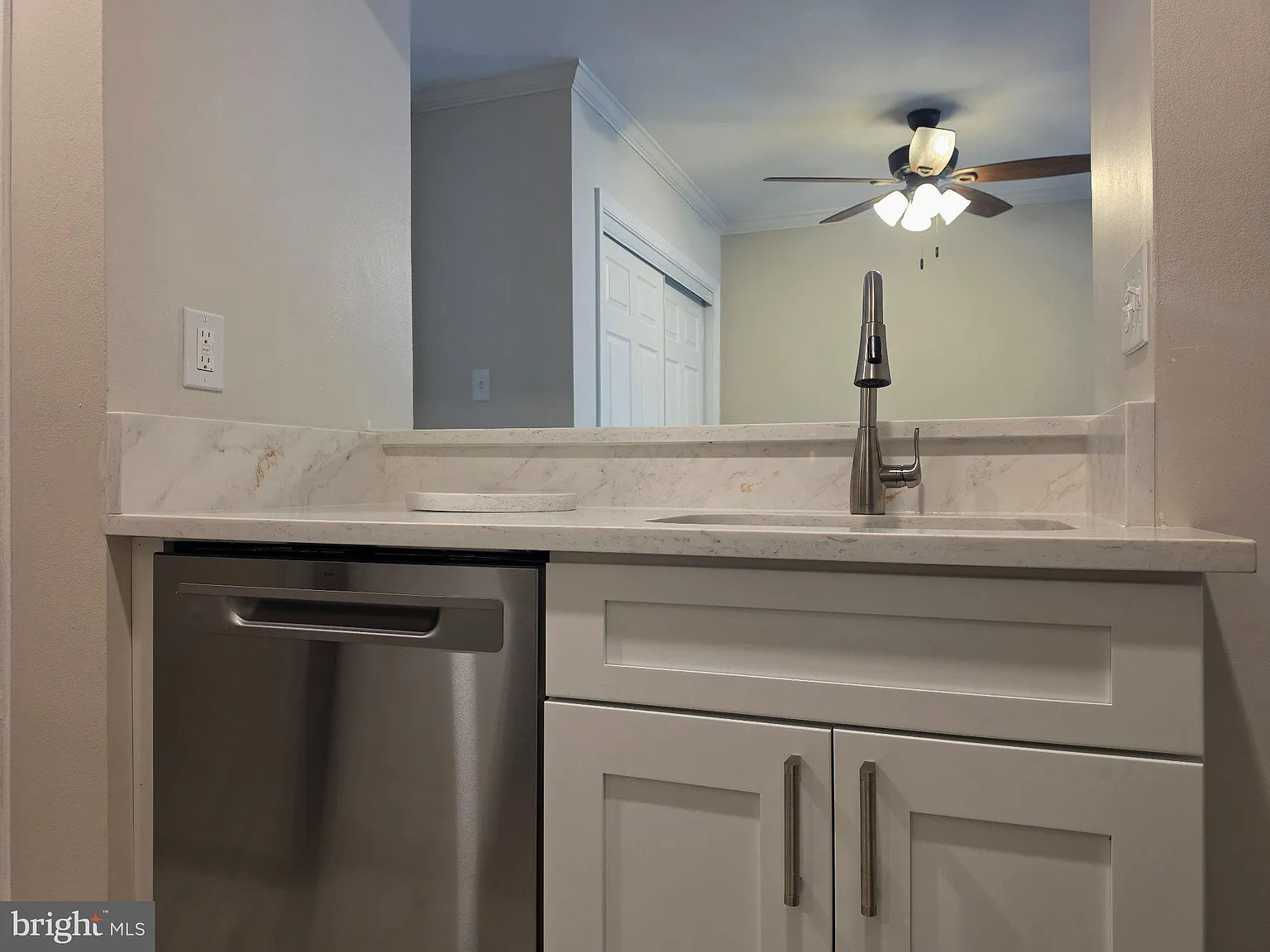 Cardinal Forest Condo — Photo 1