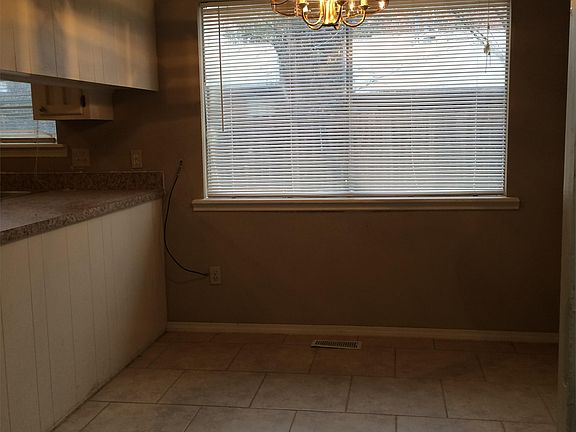 3rd image of 216 N Elder Ave