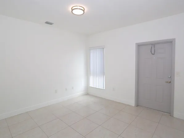 6001 NW 182nd Ln, Hialeah, FL