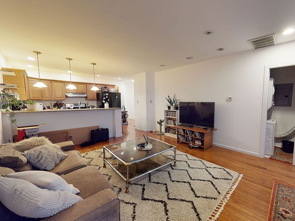1st image of 1629 Germantown Ave #2