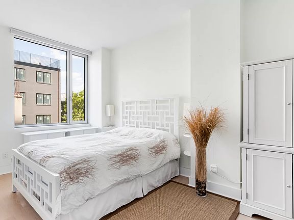 3rd image of 5-19 Borden Ave #2D