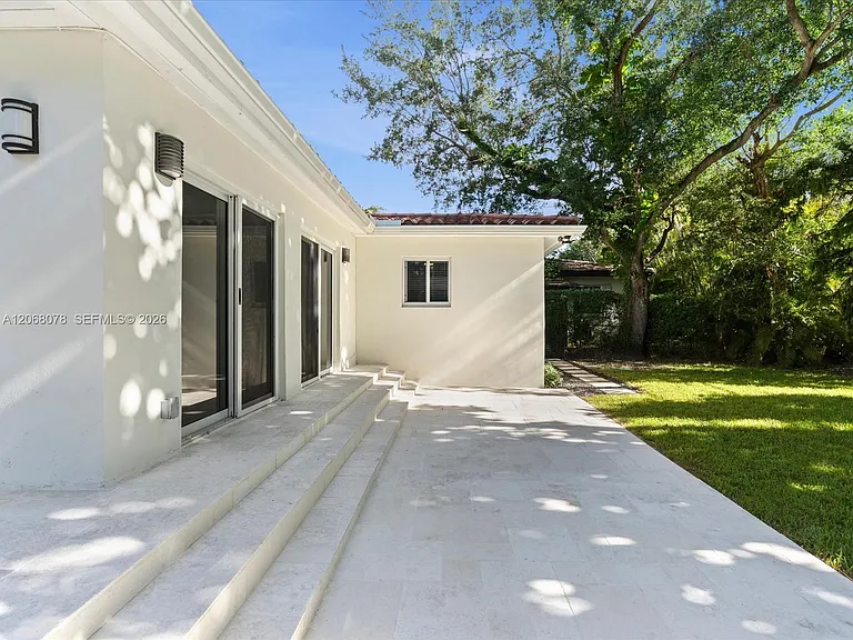 5406 S Le Jeune Rd — Photo 8