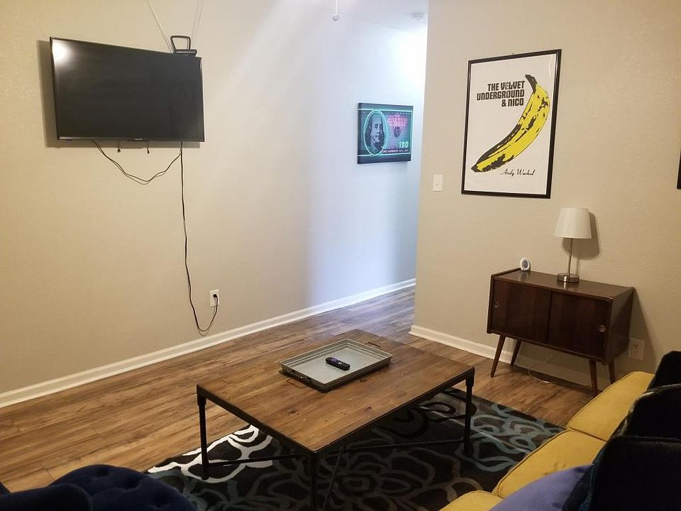 1st image of 1023 W Woodlawn Ave #1