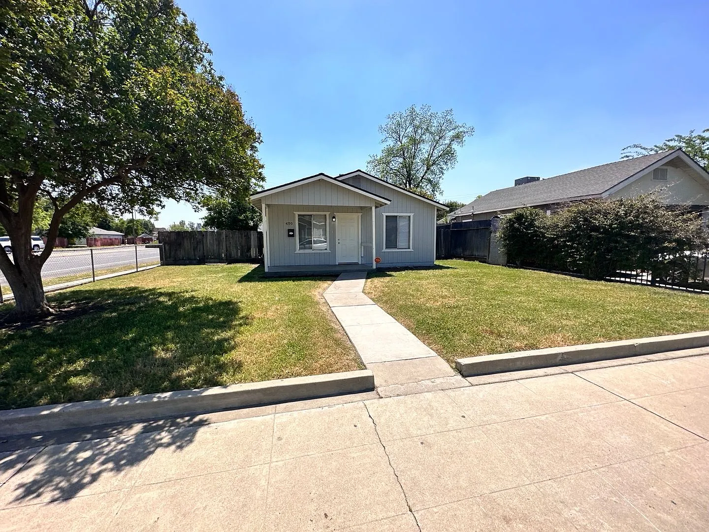 4190 E McKenzie Ave photo 1