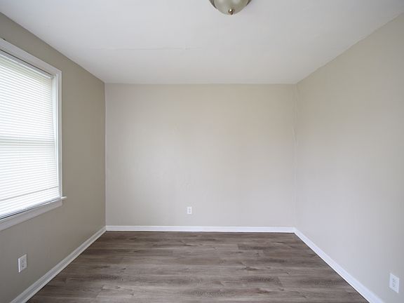 2nd image of 1627 N Gladstone Ave