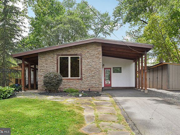 2nd image of 3322 Laurel Ct