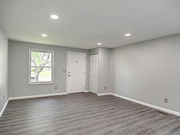 2nd image of 4872 Meadowvista Dr