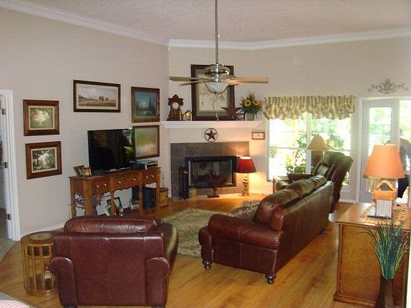 3rd image of 131 Willow Oak Dr