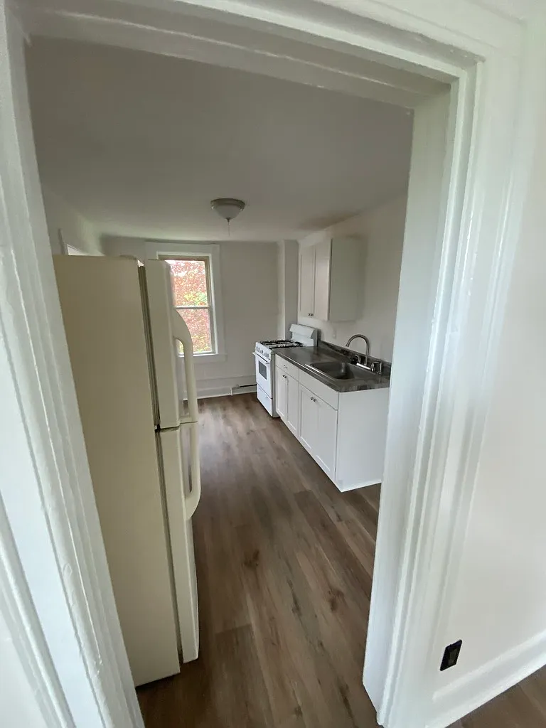 2 bed, 1075 sqft, $1,200 — Photo 4