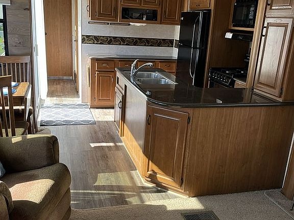 4th image of 3 Driftwood Ln #71-2