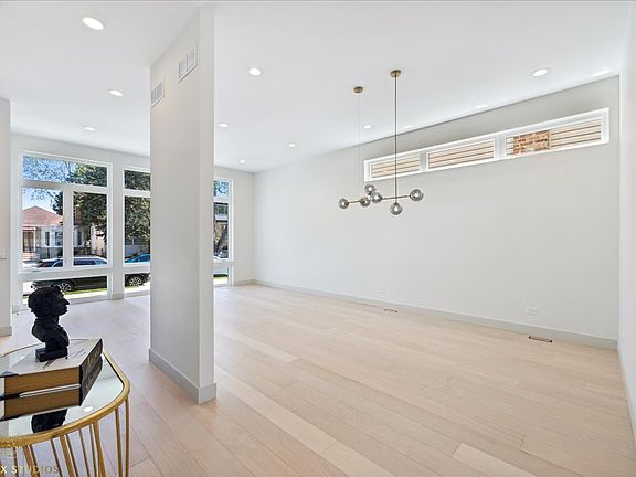 3rd image of 4142 N Ottawa Ave