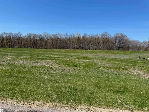 2 S Ruby Ln, Lake Leelanau, MI 49653