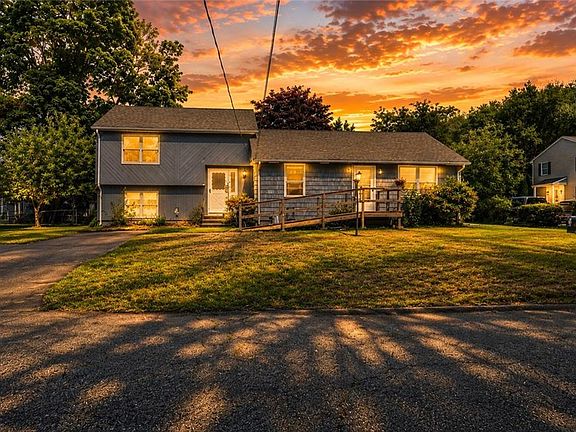 5th image of 48 Westbrook Dr