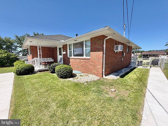 4th image of 27 Moran Ave