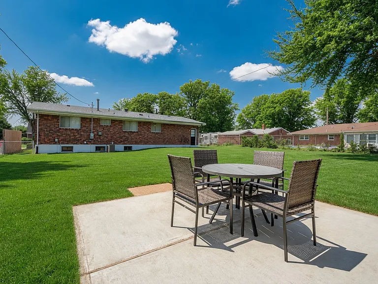 1553 Cove Ln — Photo 46